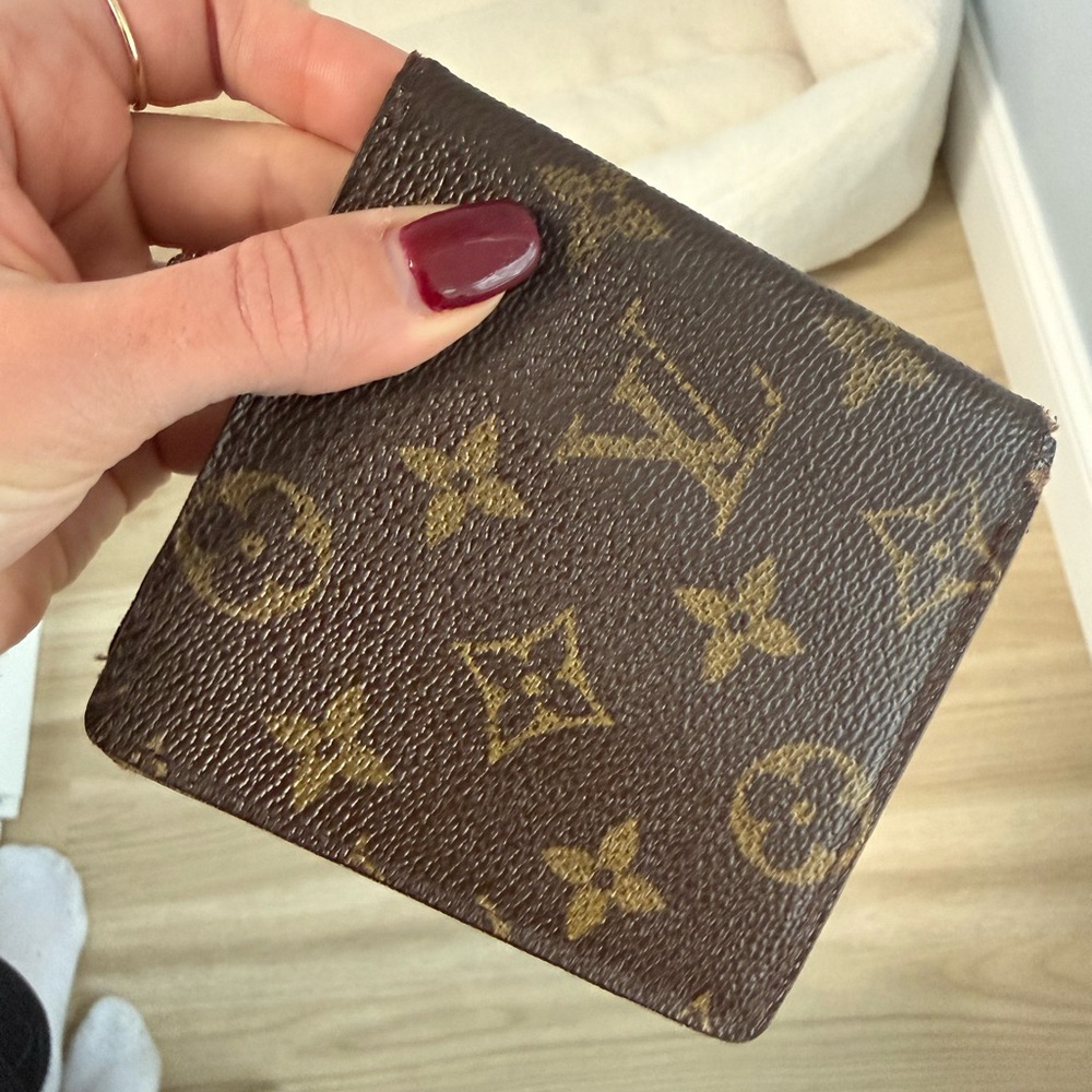 Louis Vuitton Men’s Monogram Bifold Wallet - Picture 2 of 8